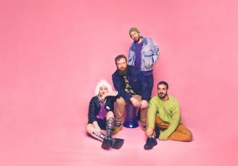 ハイエイタス・カイヨーテ、最新作『Mood Valiant』よりナメクジとタツノオトシゴの求愛ダンスをテーマにした新曲「Chivalry Is Not Dead」公開(BARKS)