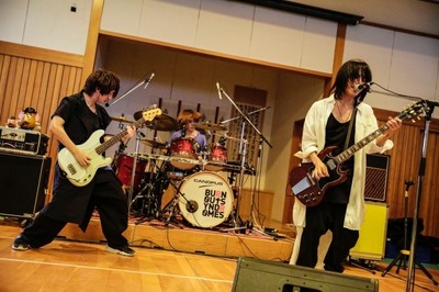 BURNOUT SYNDROMES、母校・西大和学園　8年越しの学祭ステージ：レポート（MusicVoice）