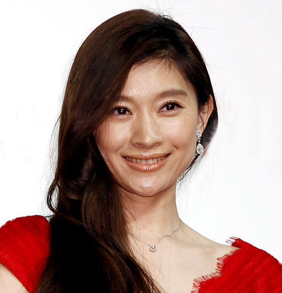 篠原涼子“コロナ別居”1年超の背景…夫・市村正親とはすれ違いも離婚はナシ(日刊ゲンダイDIGITAL)