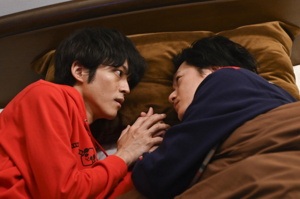 井浦新が麻生久美子に見えてくる　『あのキス』荒唐無稽な設定を成立させた脚本の凄み(リアルサウンド)