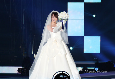 峯岸みなみ、ウエディング姿でランウェイ　前田敦子に触発「結婚は素敵だな」（MusicVoice）