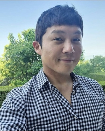 ‘18kg減量’のお笑い芸人チョ・セホ、完璧維持アター…シャープなV字のフェイスライン(WoW!Korea)