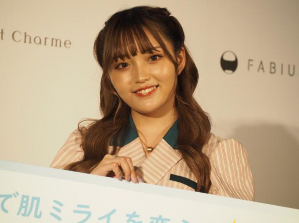 ねお、“途中で丈感の変わる”個性派ワンピースで登場！「より女の子らしくしようかなということで」(WEBザテレビジョン)