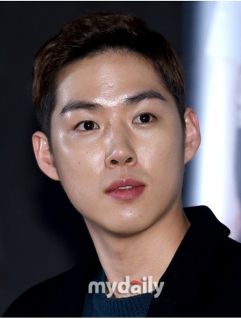 俳優ペク・ソンヒョン、パパになっていた…昨年10月に娘誕生(WoW!Korea)