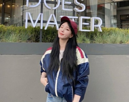 ”虚偽流布に法的対応を予告”女優ハン・イェスル、ラブリーなウィンクで近況を伝える(WoW!Korea)
