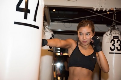フィットネス美女・迫田里奈、『暗闇ボクシング』に初挑戦（デビュー）