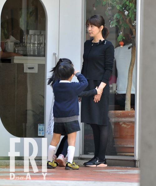 小林麻耶　４か月半ぶり顔出しも夫と別居で「寂しき日々」か(FRIDAY)