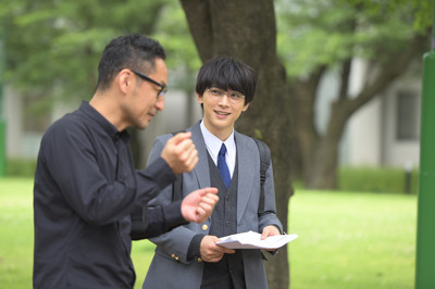 吉沢亮のリラックスした笑顔『あのコの、トリコ。』メイキング＆オフショットが公開（シネマトゥデイ）