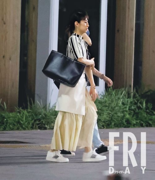 北川景子「まさかのデコチュー」場面公開でファン歓喜…!(FRIDAY)