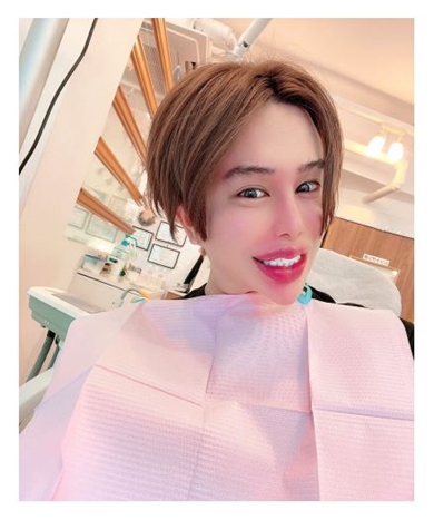 整形男子・アレン、500万円かけた差し歯に深刻なトラブル 「放心状態です」「高額な費用が掛かってくる」(ねとらぼ)