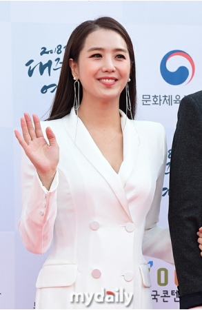 イ・ジエ元アナ、強いめまいの症状を告白…「吐き気もある…慣れないからとても怖い」(WoW!Korea)