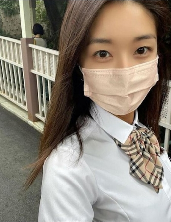 女優キム・ビヌ、40代でも違和感のない制服…「心だけは高校生」(WoW!Korea)