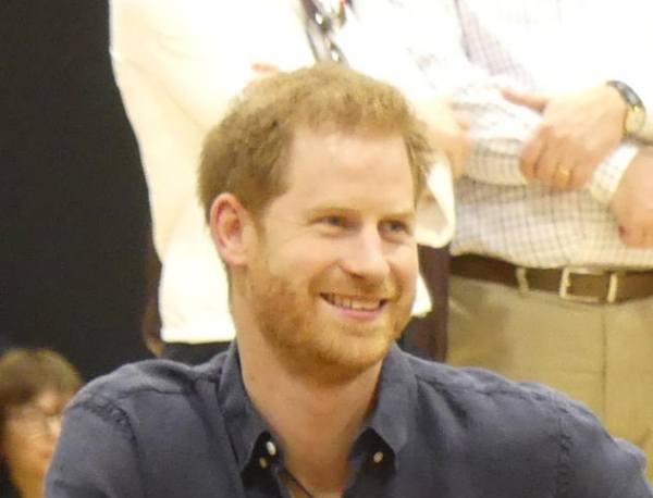 ヘンリー王子が英帰国、メーガン妃残し単身　ダイアナ元妃式典参加のため(日刊スポーツ)