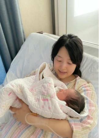 女児出産の女優ハン・ジヘ、「お姫様に無事に会えた」と対面実現を報告…術後の苦痛も明かす(WoW!Korea)