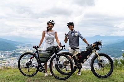 “日本の中心”で愛をさけぶ！ 自転車冒険家の「サイクルウェディング」とは？（TOKYO FM＋）